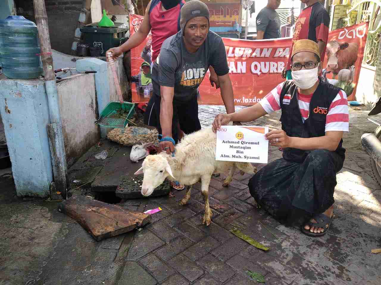 lazdau-BERQURBANLAH MESKI NYAWA  TARUHANNNYA