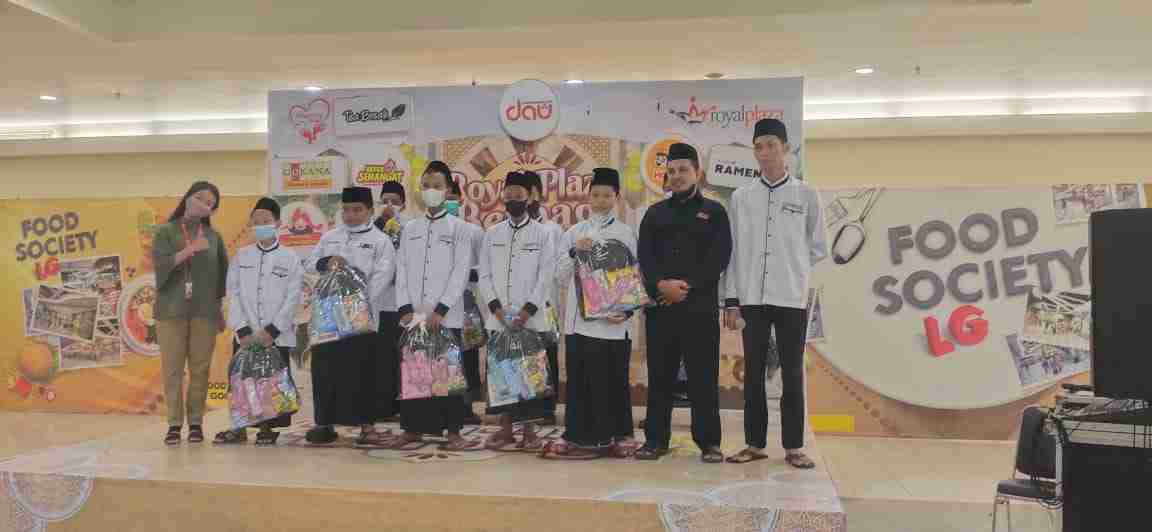 lazdau-Bersama DAU, Royal Plaza Surabaya berikan santunan untuk yatim dhuafa