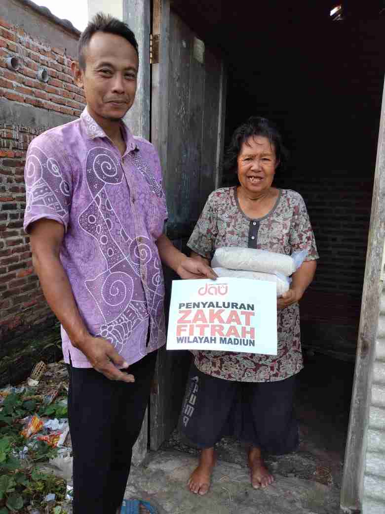lazdau-Penyaluran Zakat Fitrah Hingga Ke Pelosok Desa